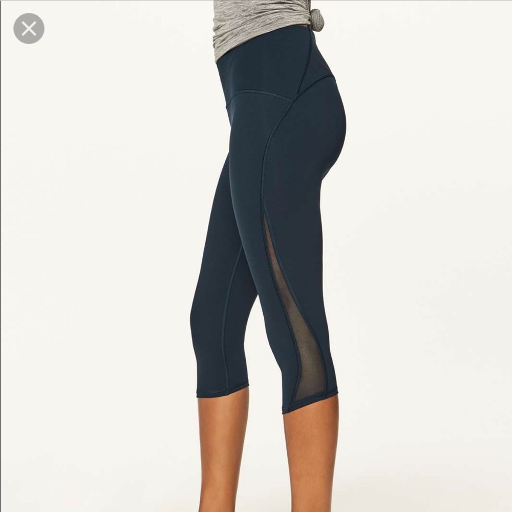 LuluLemon Train Times Crop 17”